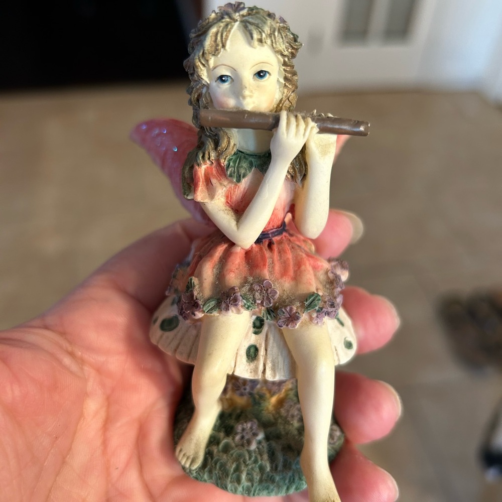 Dezine 4” Fairy Figurine with Flute #8596